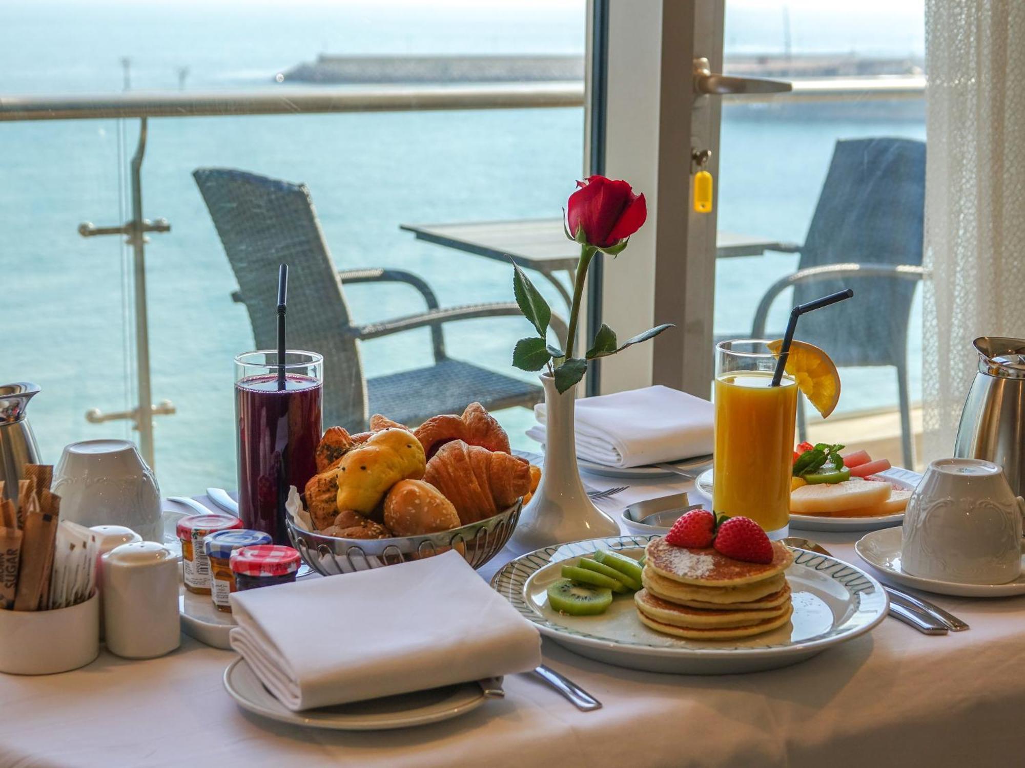 Al Kout Beach Hotel Kuwait City Екстер'єр фото